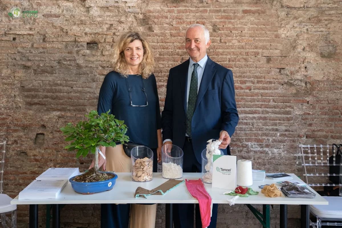 Stand di TENCEL™ lungo il percorso museale negli SDGs