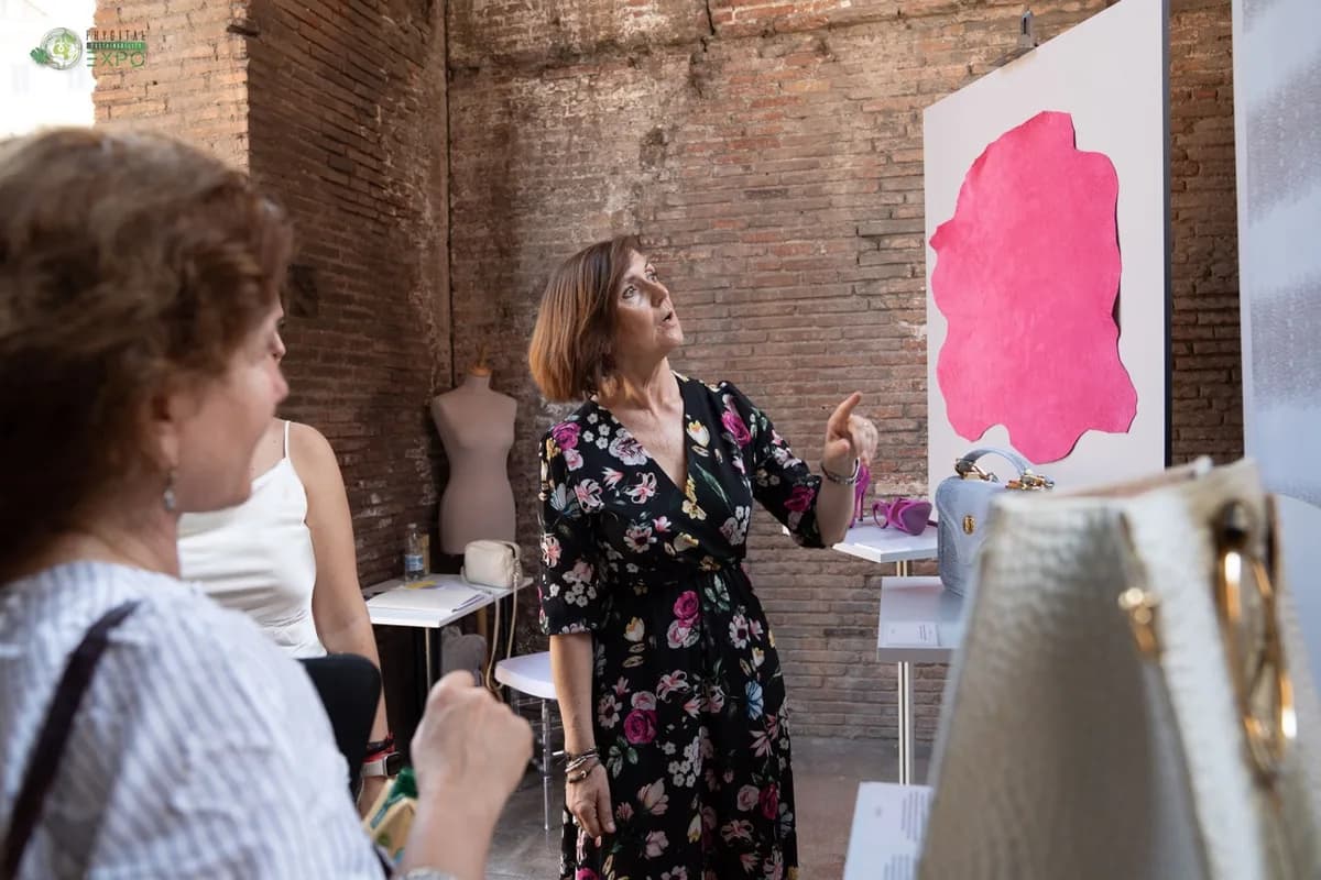 Stand di UNIC Italian Tanneries lungo il percorso museale negli SDGs