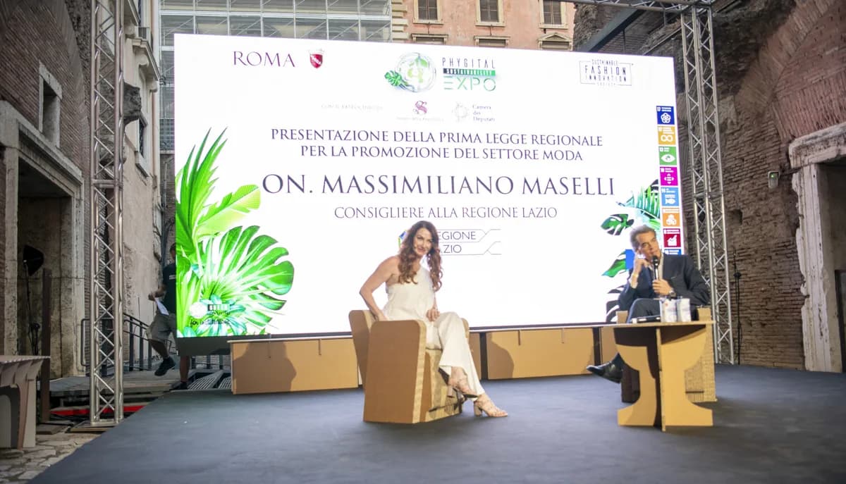 Relatori sul palco del Phygital Sustainability Expo® 2024