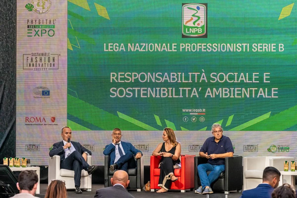 Relatori sul palco del Phygital Sustainability Expo® 2024