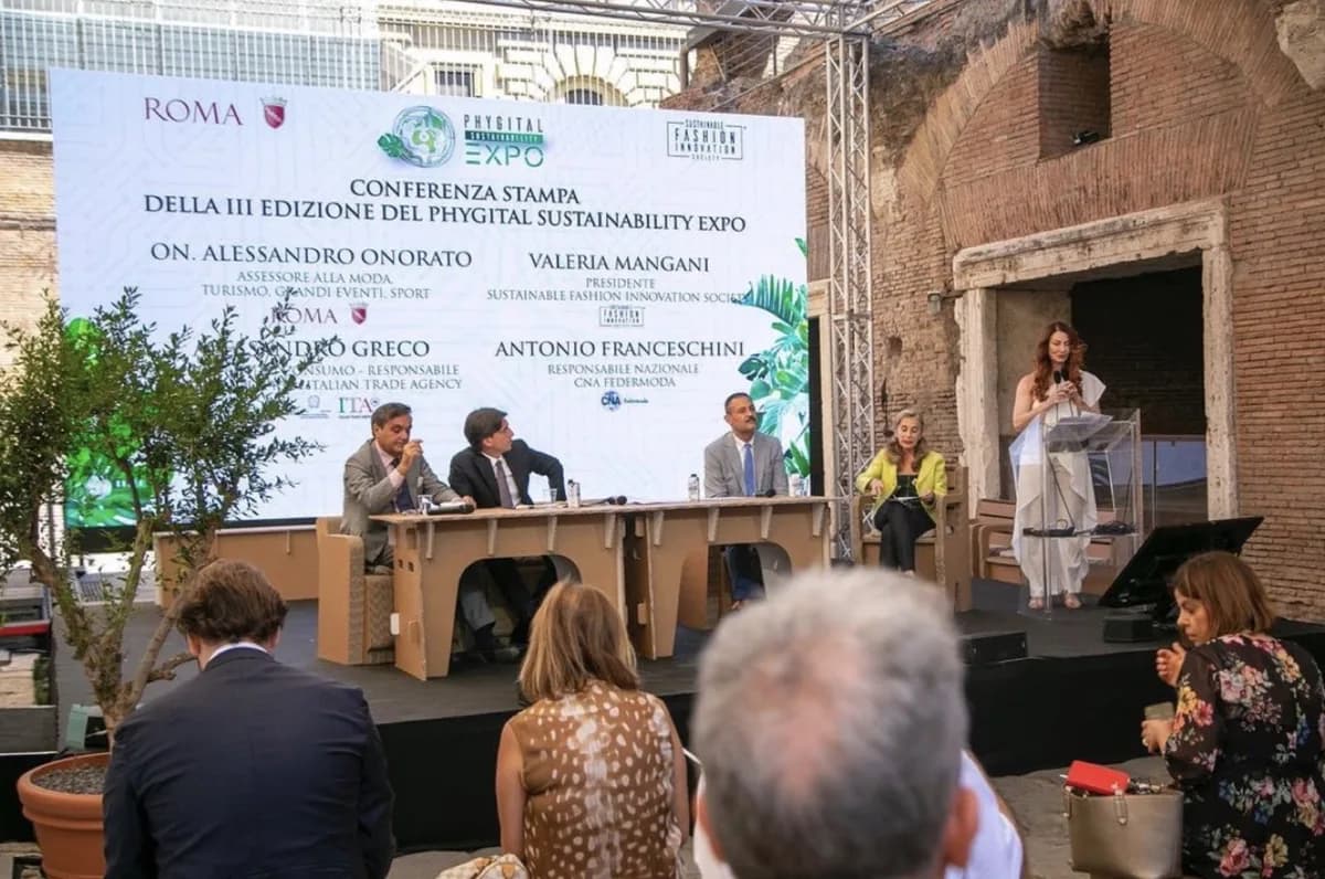 Relatori sul palco del Phygital Sustainability Expo® 2024