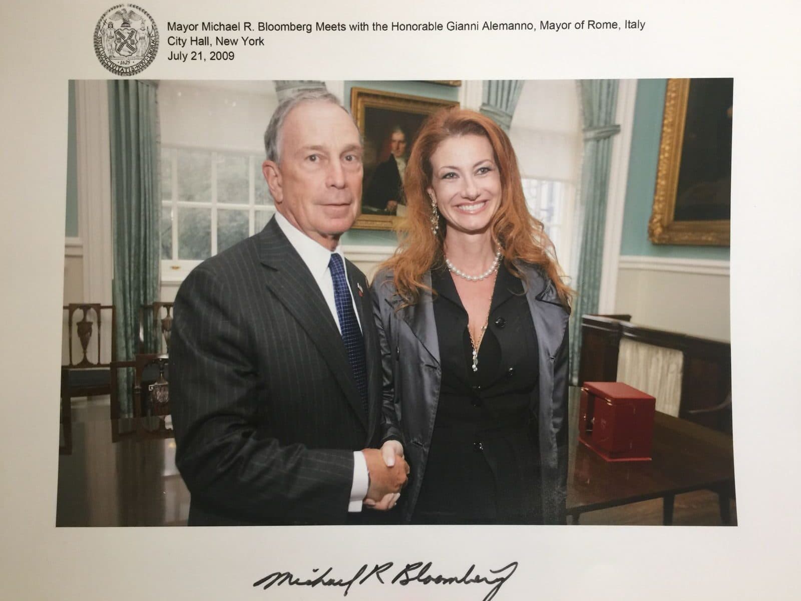 Il sindaco Michael Bloomberg incontra l'On. Gianni Alemanno, sindaco di Roma. City Hall, New York, 2009.