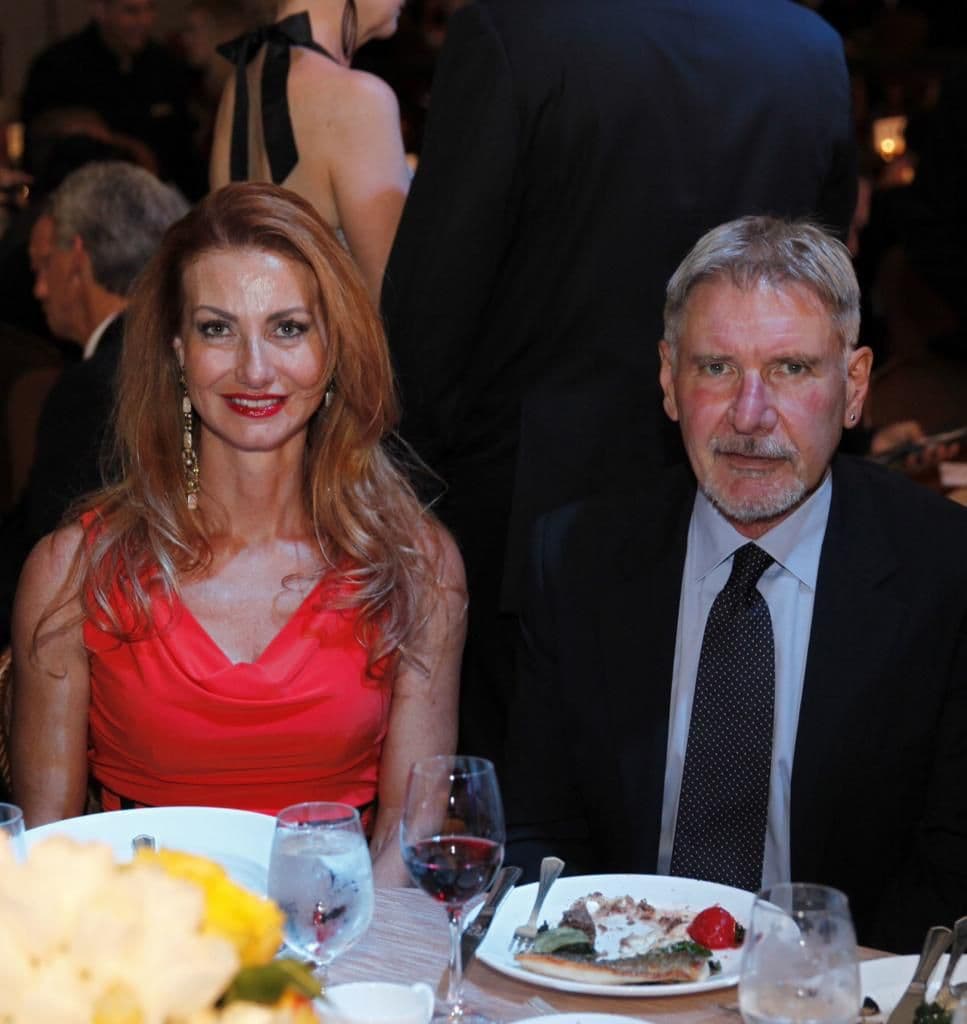 Valeria Mangani con Harrison Ford.