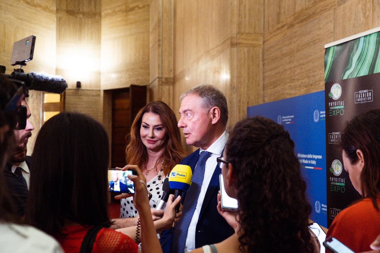 Valeria Mangani con il Ministro Adolfo Urso al MIMIT.